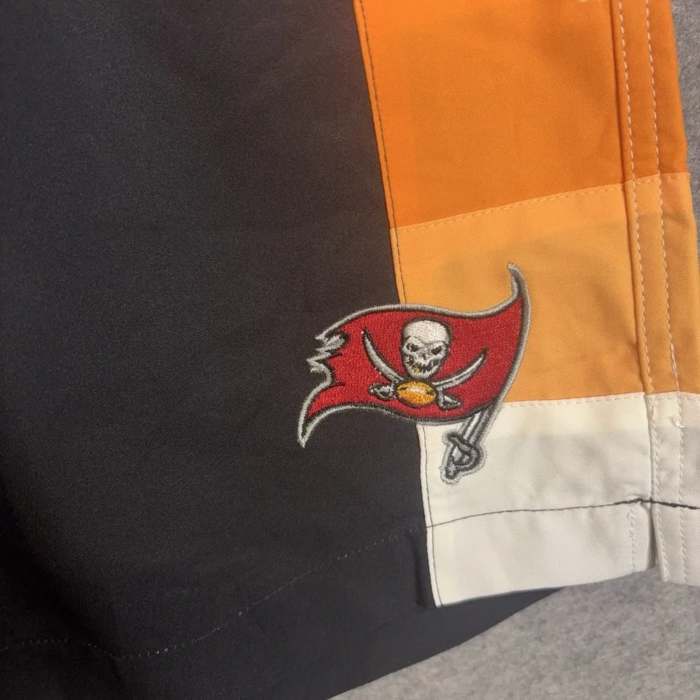 Tampa Bay Buccaneers Duvin Design Swim Shorts Mens Sz L Black Mesh Lined Pockets